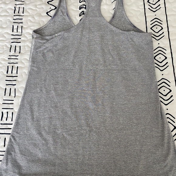 Lululemon tank - Picture 2 of 6